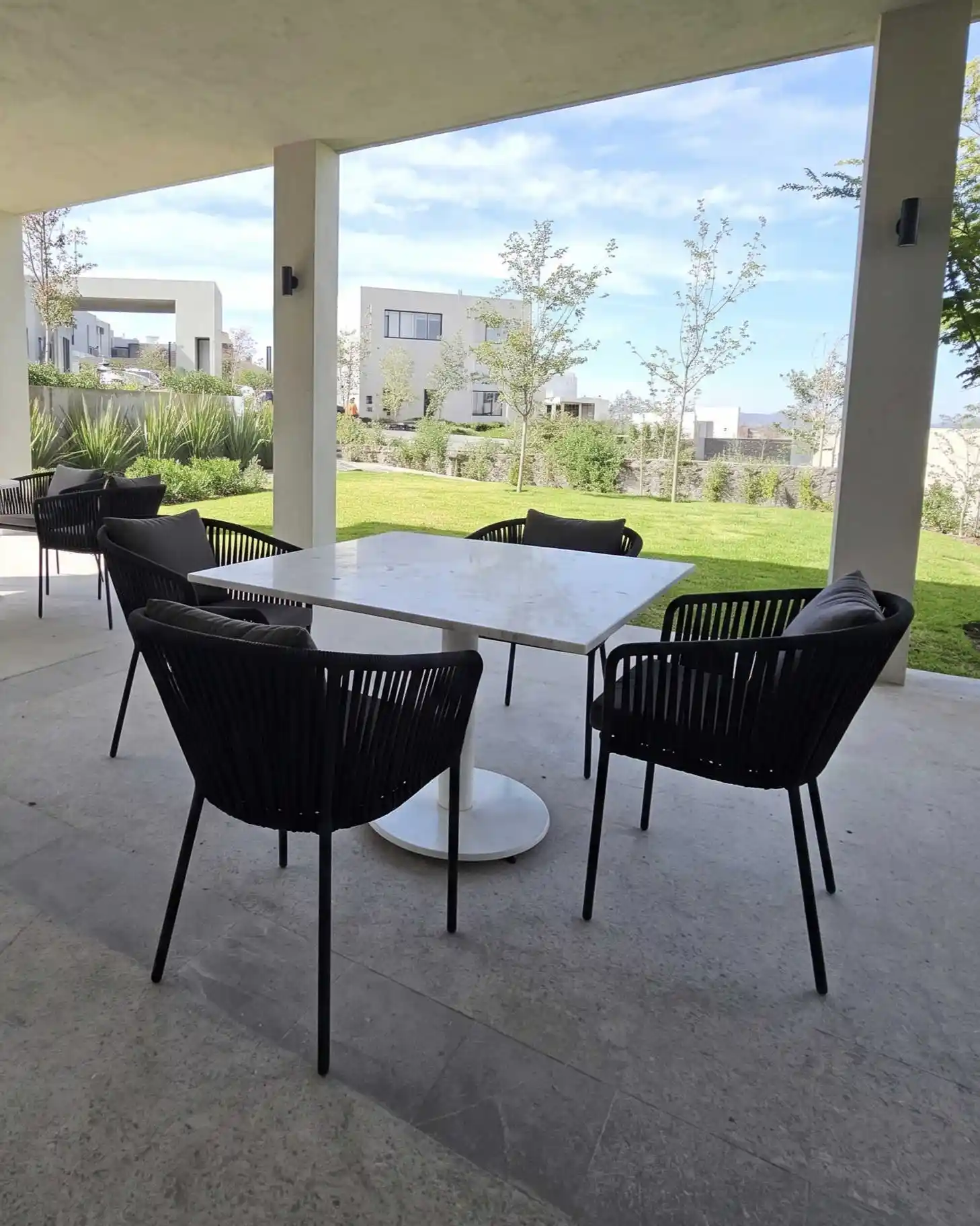 Terraza con jardín y Alba